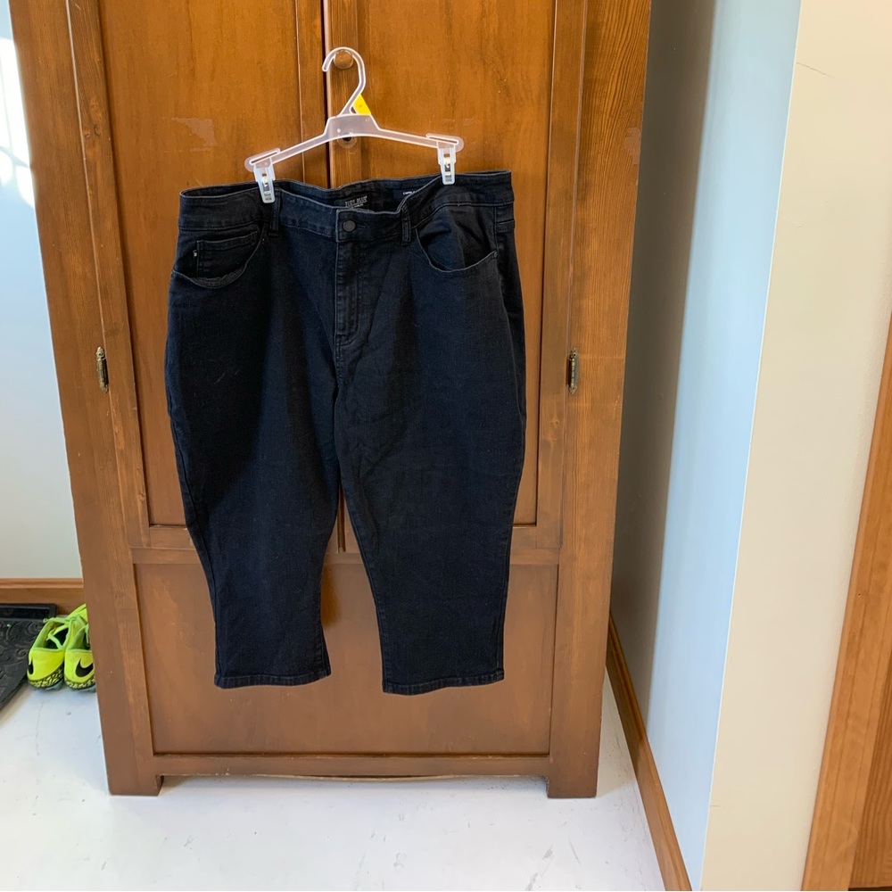 Judy Blue capri fit black jeans size 22W slimming bikercore